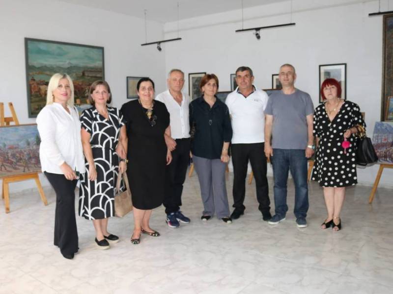 ცაგერის ისტორიული მუზეუმის ორგანიზებით, სურათების გალერეაში, საზეიმო ვითარებაში...